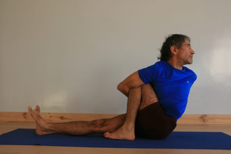 4_Marichyasana III_2 Yoga Iyengar Marseille