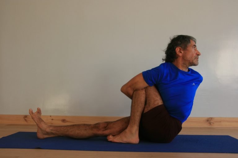 4_Marichyasana III_2 Yoga Iyengar Marseille